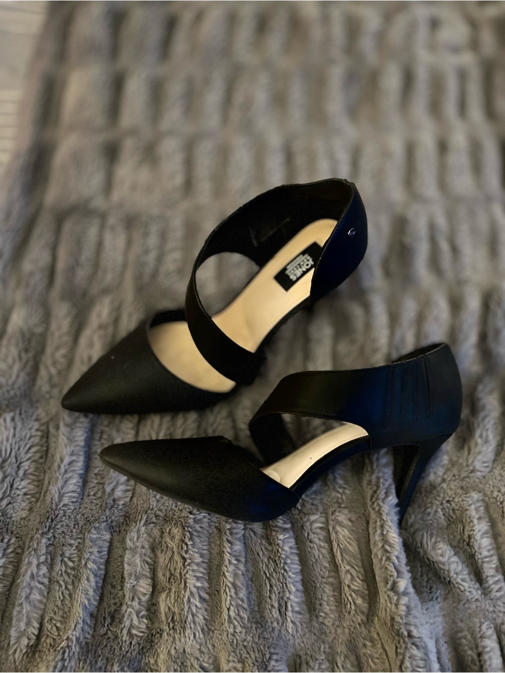 Jones New York Black Pointed-Toe Cross-Strap Heels